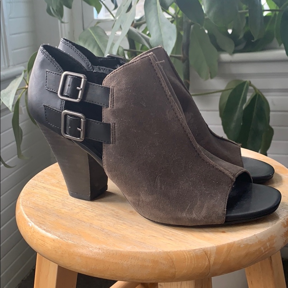 NWOT FRANCO Sarto Brown Suede Open Toe Heels